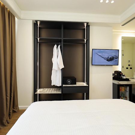 Hotel Adore فلورا المظهر الخارجي الصورة