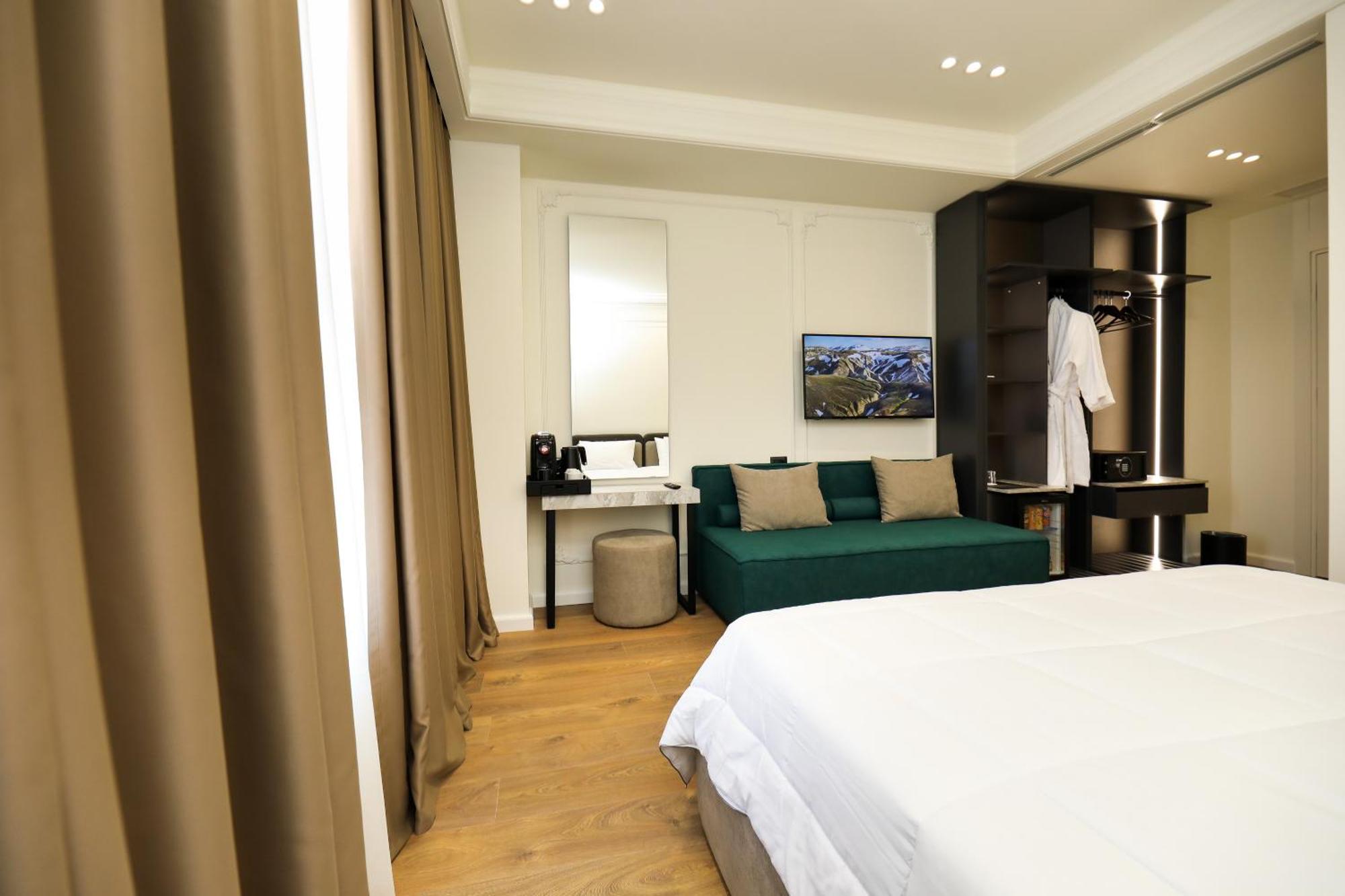 Hotel Adore فلورا المظهر الخارجي الصورة