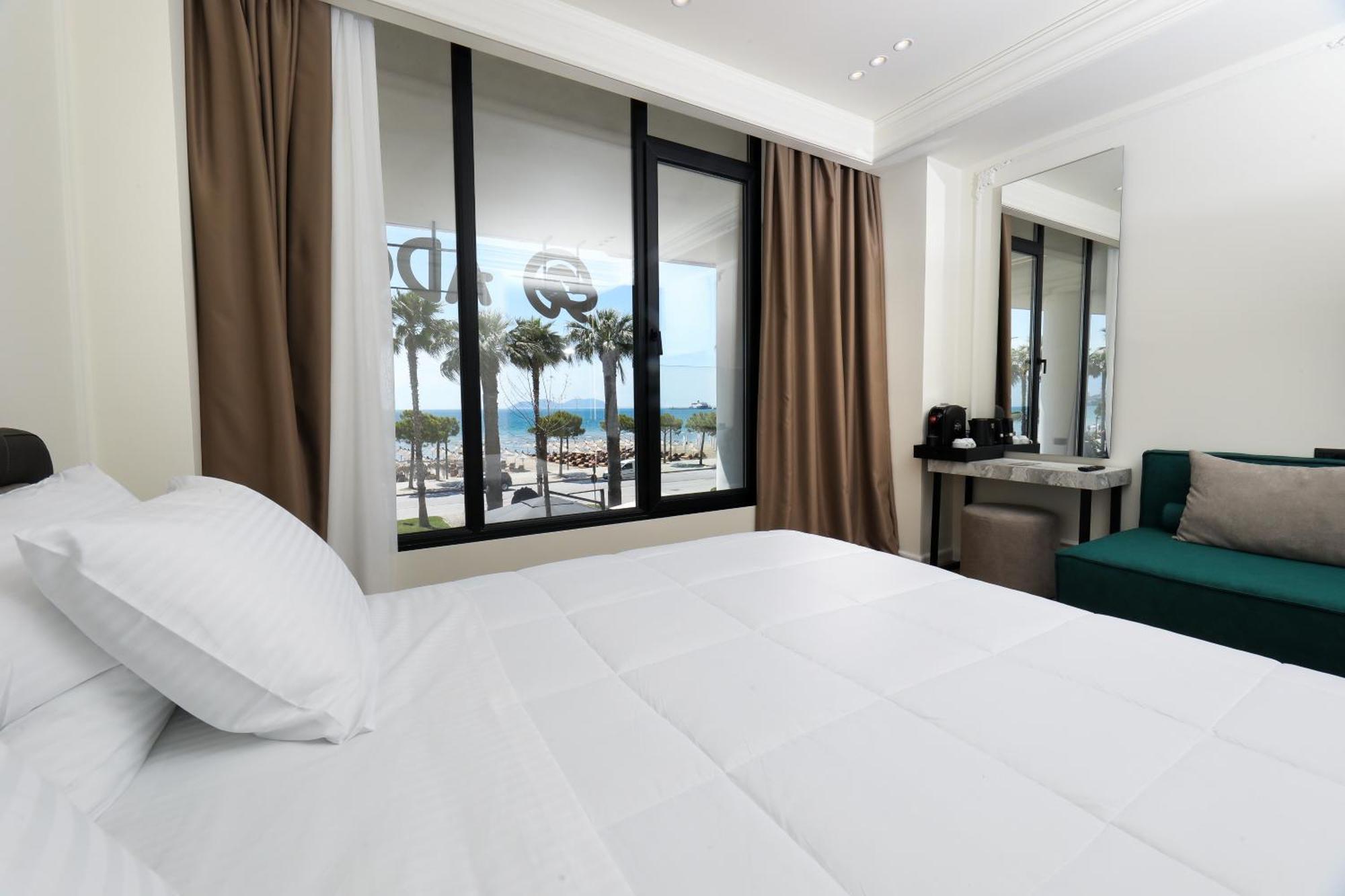 Hotel Adore فلورا المظهر الخارجي الصورة