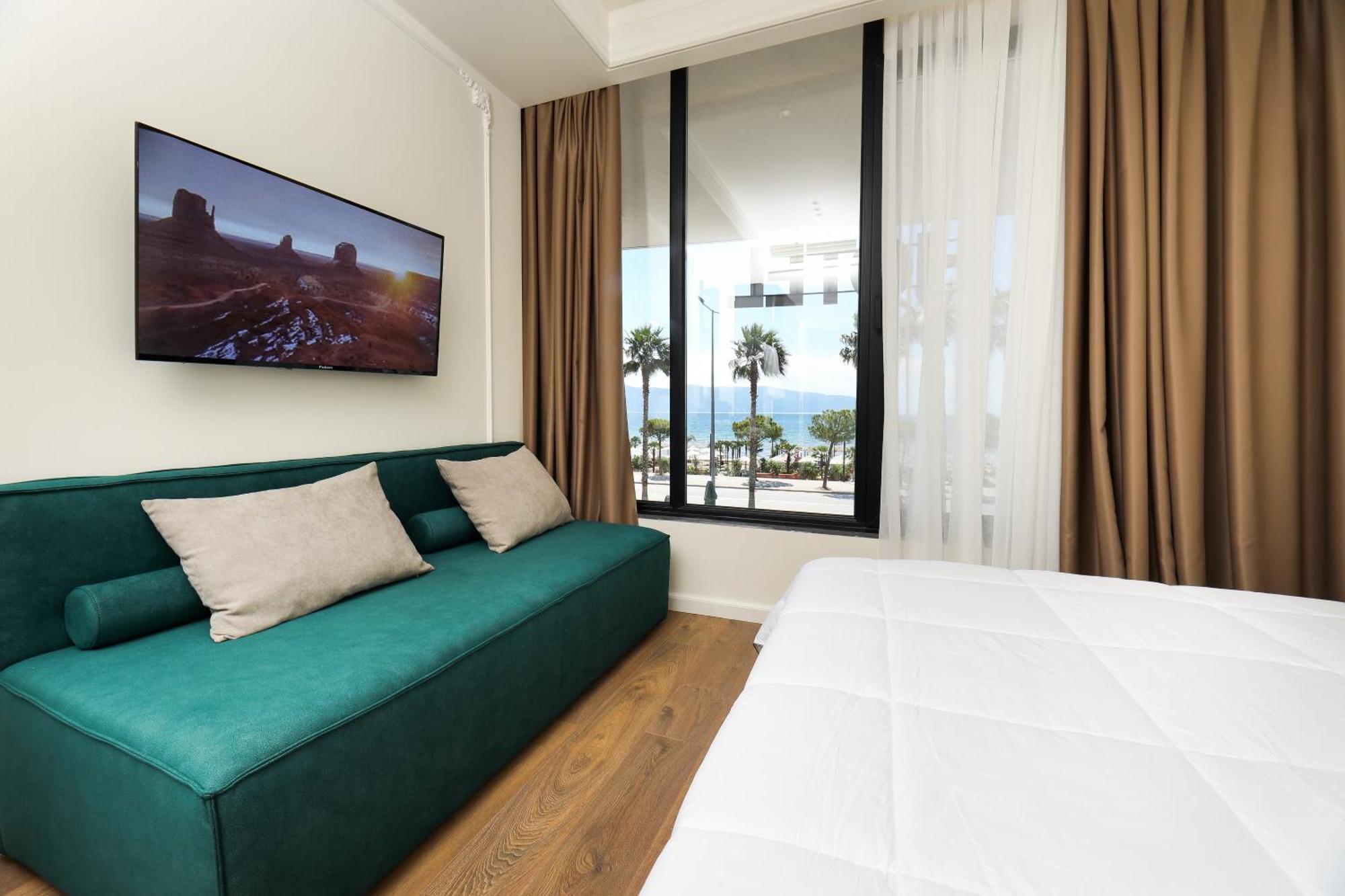 Hotel Adore فلورا المظهر الخارجي الصورة